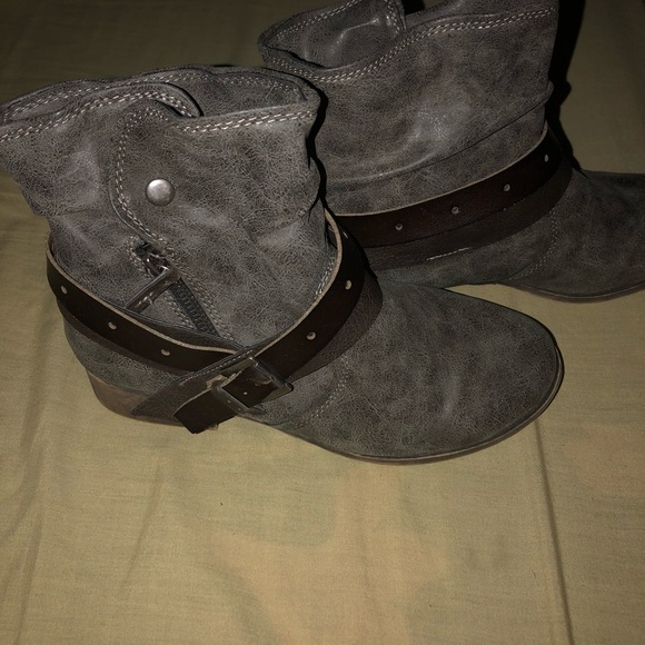 Maurices Becky Side Zip Ankle Boot - Picture 1 of 3